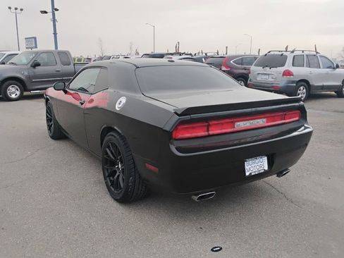 Used 2014 Dodge Challenger R/T image 7
