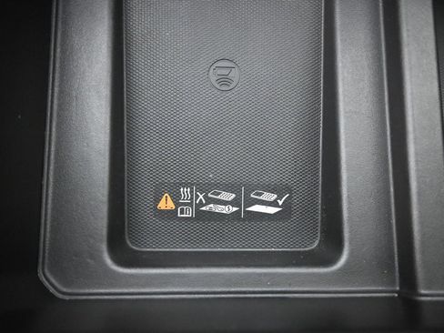 Used 2023 GMC Sierra 2500 SLT w/ SLT Premium Package image 33