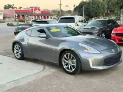 Used 2014 Nissan 370Z Coupe RWD image 2