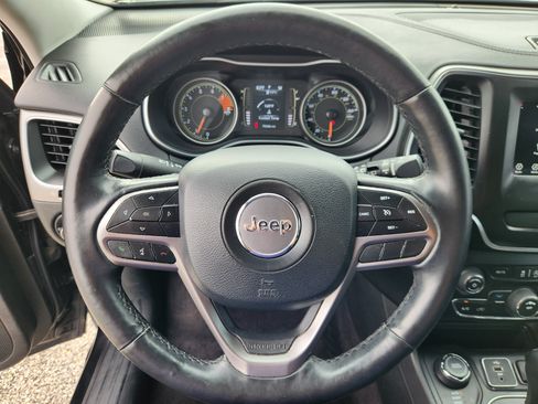 Used 2019 Jeep Cherokee Latitude Plus w/ Cold Weather Group AWD/4WD image 9