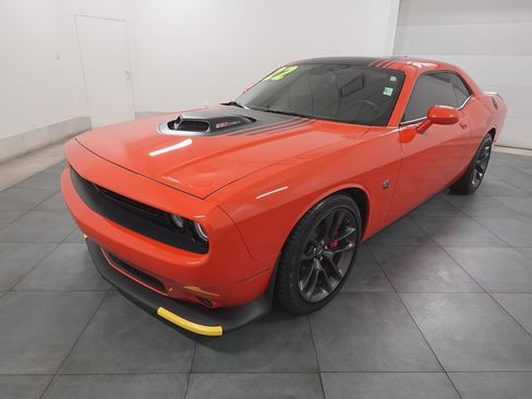 Used 2022 Dodge Challenger R/T Scat Pack w/ Shaker Package image 1