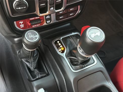 Used 2024 Jeep Wrangler Unlimited Rubicon 392 image 34