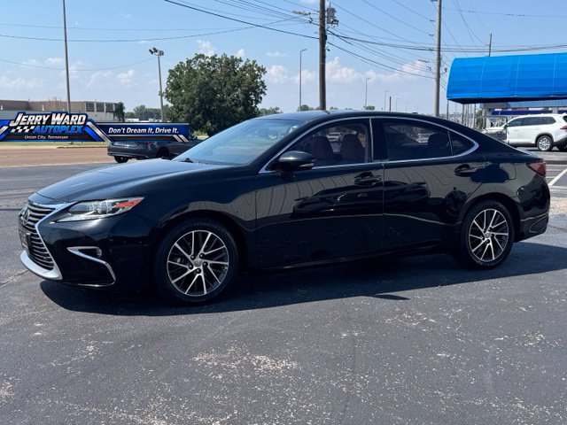 Used 2017 Lexus ES 350 w/ Luxury Package FWD image 3