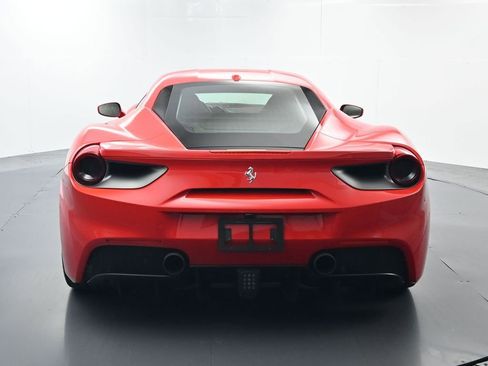 Used 2018 Ferrari 488 GTB RWD image 13