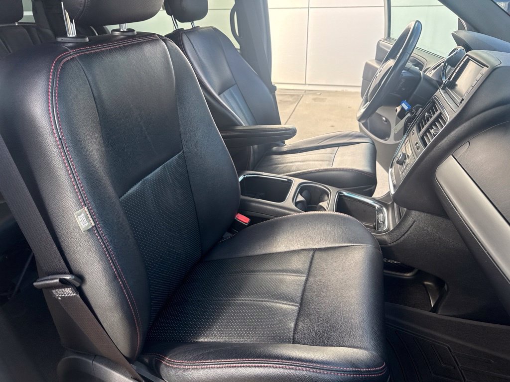 Used 2015 Dodge Grand Caravan R/T w/ Driver Convenience Group FWD image 34