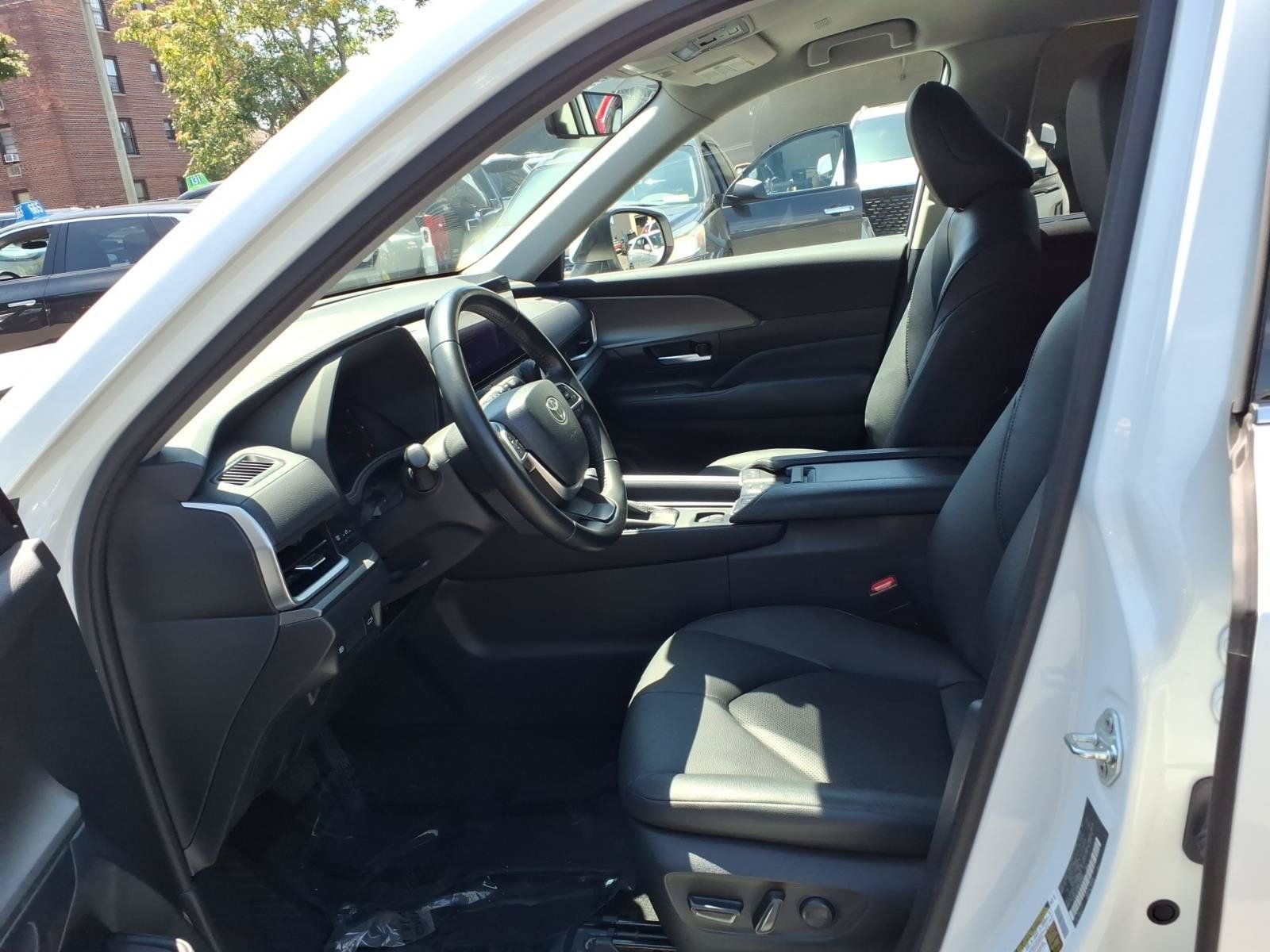 Used 2024 Toyota Grand Highlander AWD image 19