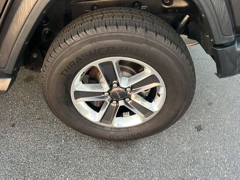 Used 2020 Jeep Wrangler Unlimited Sahara image 36