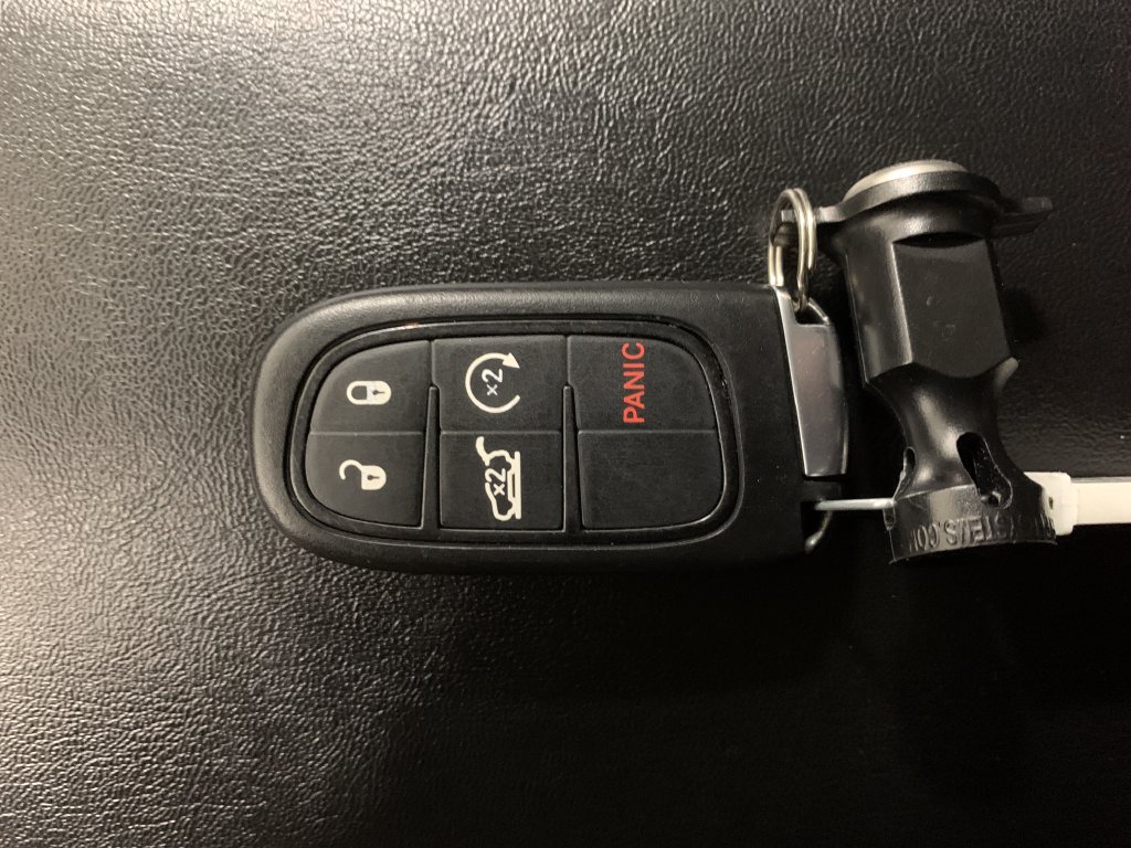 Used 2019 Jeep Cherokee Limited w/ Luxury Group AWD/4WD image 18