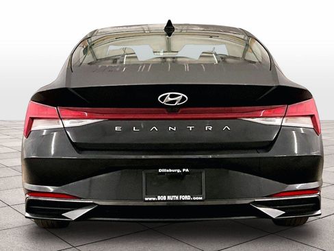 Used 2021 Hyundai Elantra SEL w/ Convenience + Premium Package image 4