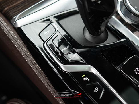 Used 2021 BMW M550i xDrive w/ Premium Package image 37