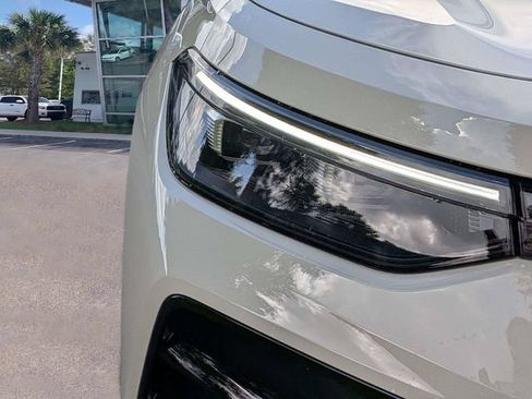 New 2026 Volkswagen Tiguan SE R-Line FWD image 10