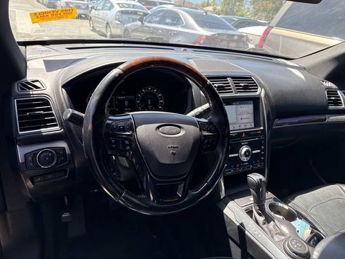 Used 2017 Ford Explorer Platinum AWD/4WD image 6