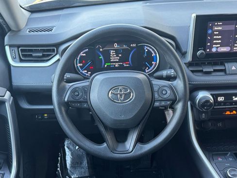 Used 2025 Toyota RAV4 LE image 27