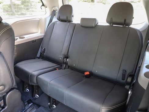 Used 2017 Toyota Sienna SE FWD image 25