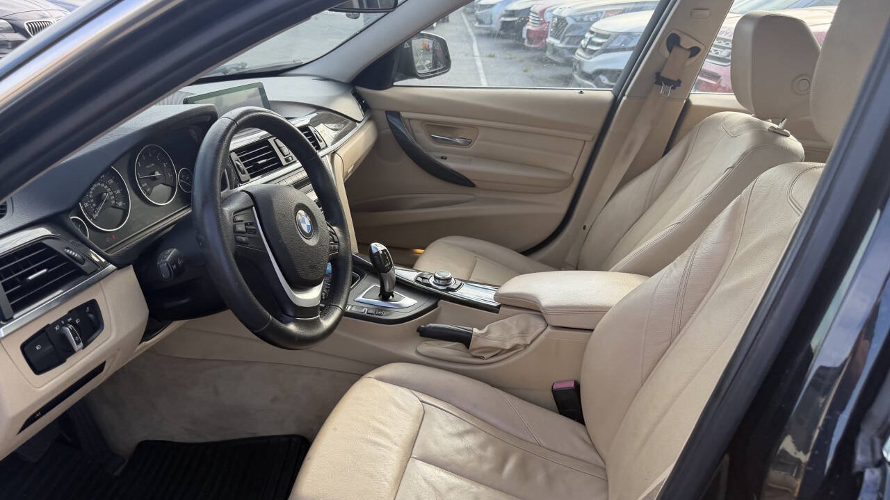 Used 2013 BMW 328i xDrive Sedan AWD/4WD image 2