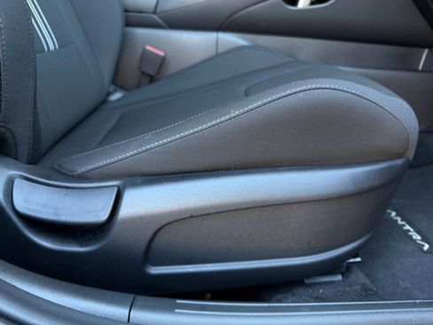 Used 2025 Hyundai Elantra Blue image 23