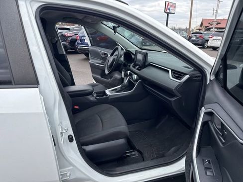 Used 2021 Toyota RAV4 LE image 13