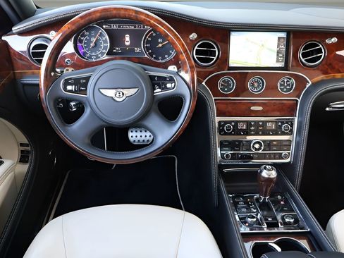 Used 2016 Bentley Mulsanne image 19