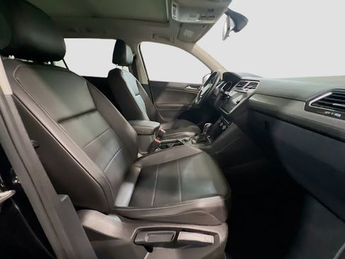 Used 2018 Volkswagen Tiguan SE w/ Panoramic Sunroof Package image 21
