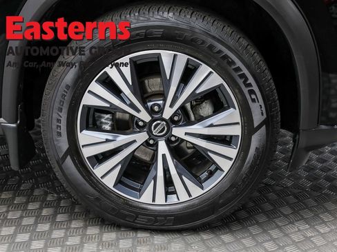 Used 2021 Nissan Rogue SV w/ Premium Package image 34