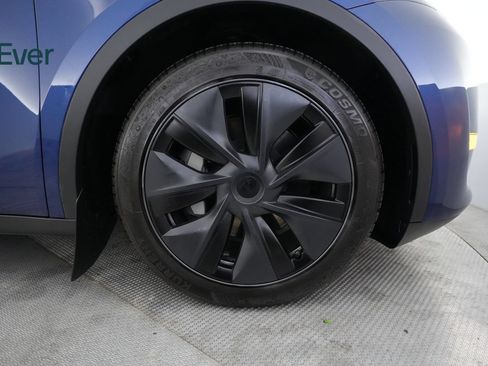 Used 2024 Tesla Model Y Long Range AWD/4WD image 20