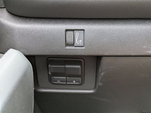 New 2025 Chevrolet Colorado LT w/ LT Convenience Package image 25