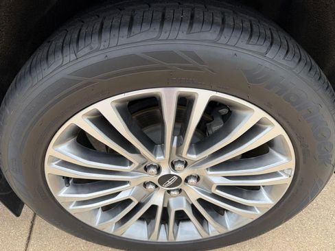 Used 2017 Lincoln MKX Reserve FWD image 16