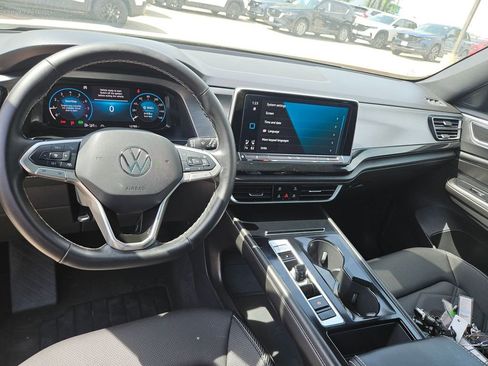 Used 2025 Volkswagen Atlas Cross Sport SE FWD image 16