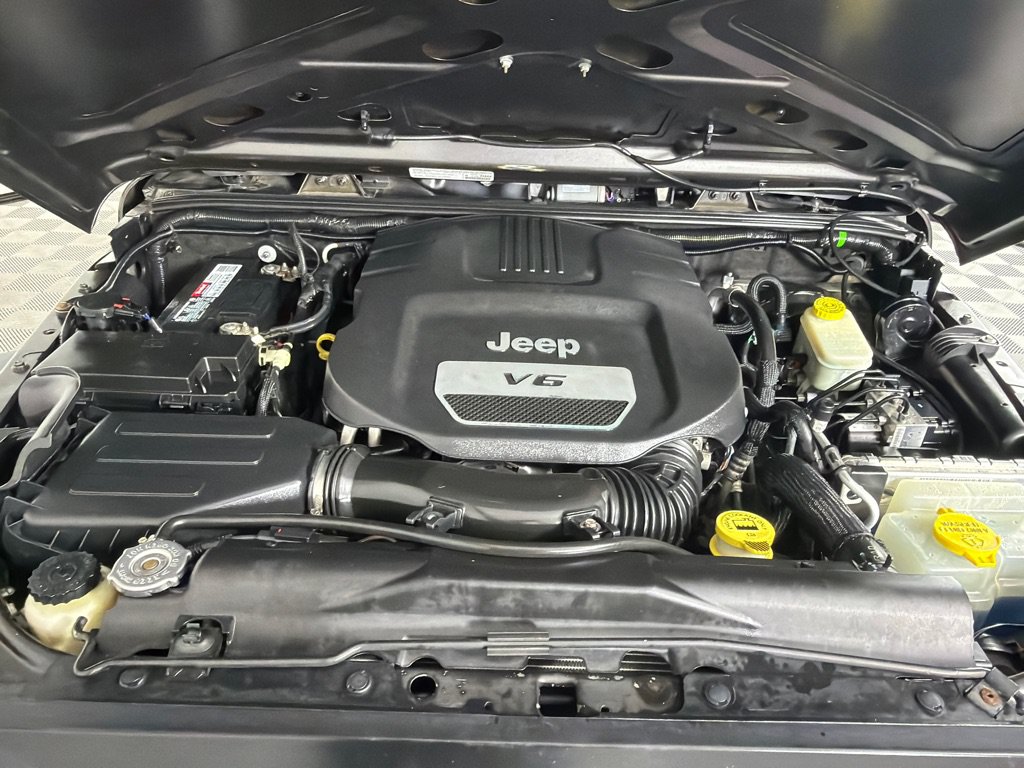 Used 2014 Jeep Wrangler Unlimited Sport w/ Connectivity Group AWD/4WD image 25