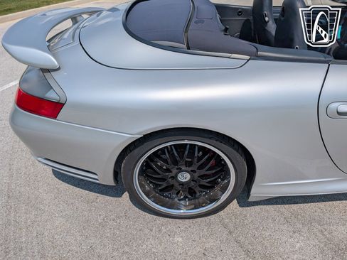 Used 2004 Porsche 911 Carrera 4S image 33