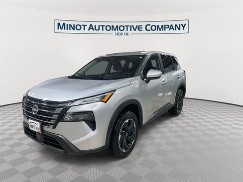 Used 2025 Nissan Rogue SV AWD/4WD image 4