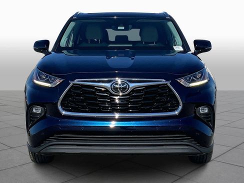 Used 2020 Toyota Highlander Limited image 3