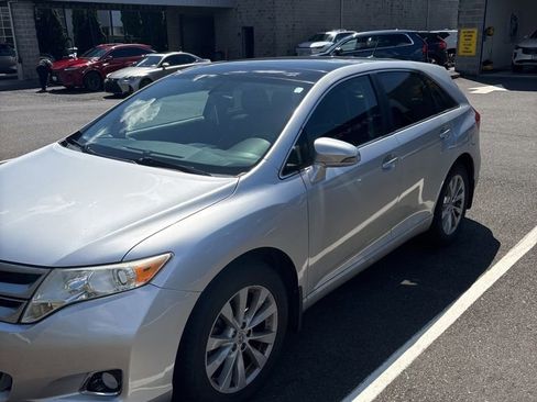 Used 2014 Toyota Venza XLE FWD image 1