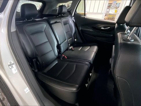Used 2024 GMC Terrain SLT AWD/4WD image 15