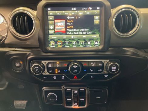 Used 2021 Jeep Wrangler Unlimited Sahara w/ Uconnect 4C Nav & Sound Group image 19