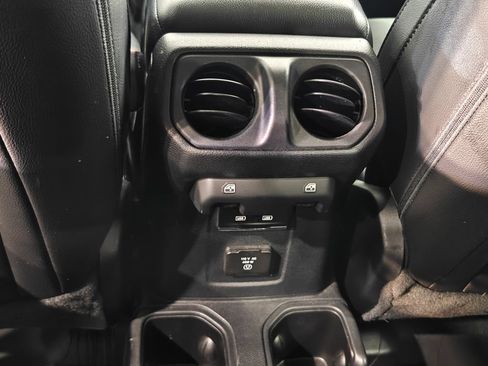 Used 2023 Jeep Gladiator Sport AWD/4WD image 29