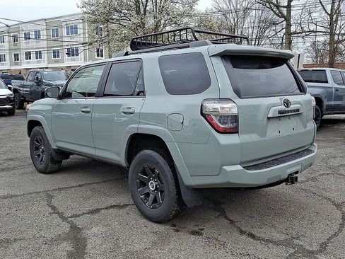Used 2022 Toyota 4Runner Trail Special Edition AWD/4WD image 5