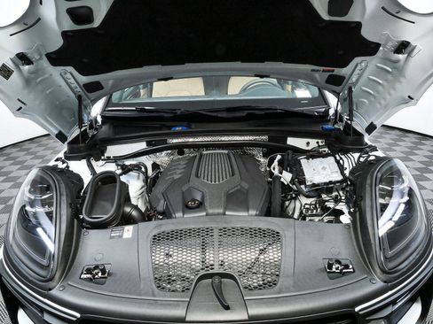 Certified 2026 Porsche Macan Turbo AWD/4WD image 34