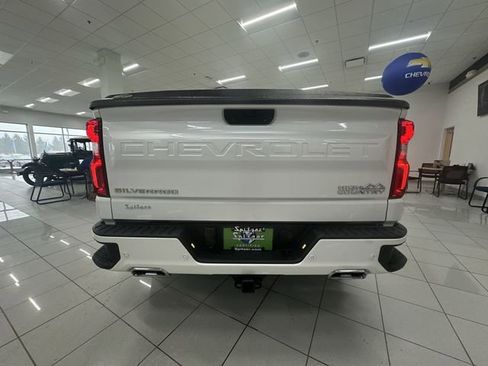 Certified 2022 Chevrolet Silverado 1500 High Country w/ Technology Package image 35