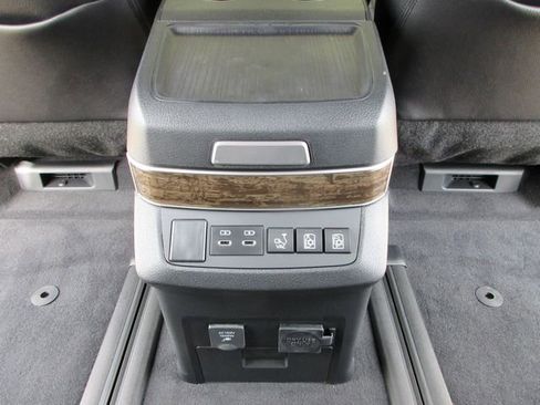 New 2026 Toyota Sienna Platinum AWD/4WD image 25