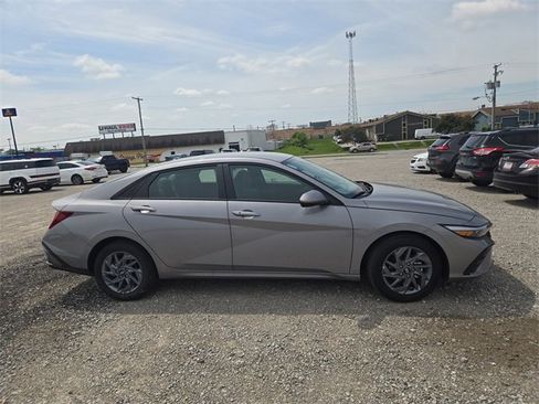 New 2025 Hyundai Elantra Blue image 5