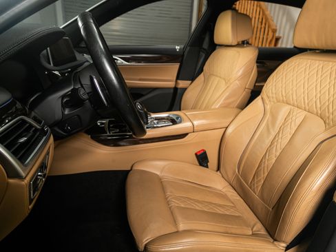 Used 2020 BMW 740i w/ Luxury Rear Seating Package image 4