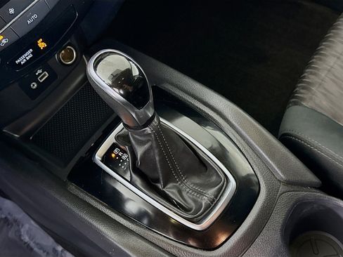 Used 2018 Nissan Rogue SV image 20