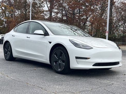 Used 2022 Tesla Model 3 Standard Range image 2