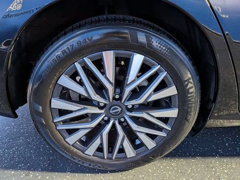 Used 2024 Nissan Altima 2.5 SV FWD image 13