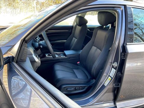 Certified 2019 Honda Accord EX image 9