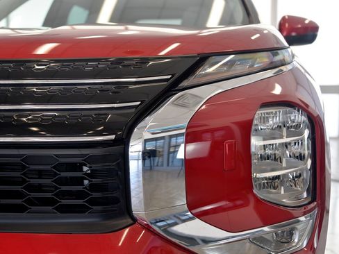 Used 2023 Mitsubishi Outlander SEL image 11