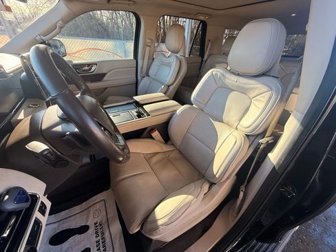 Used 2018 Lincoln Navigator L Reserve w/ Technology Package image 17