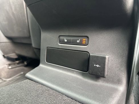 Used 2022 Land Rover Range Rover Velar R-Dynamic S image 32