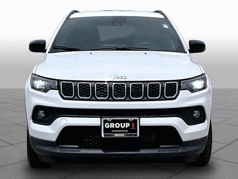 Used 2024 Jeep Compass Latitude AWD/4WD image 4
